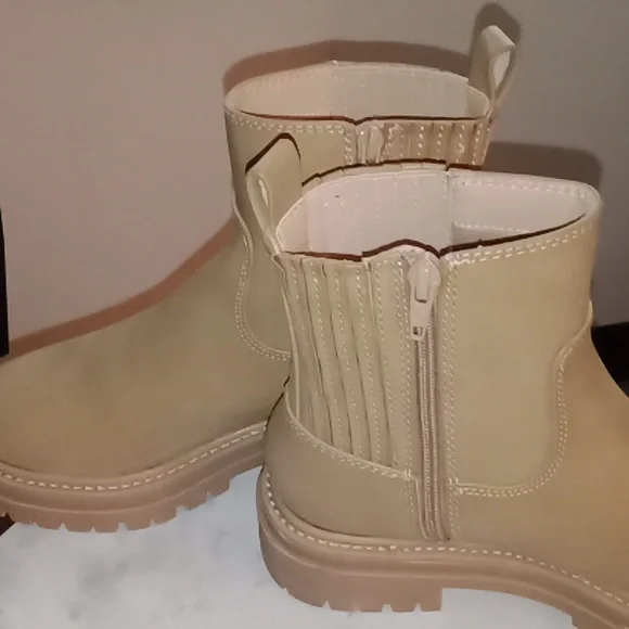 Fashion ankle boots 🥾😁 - Picture 8 of 8